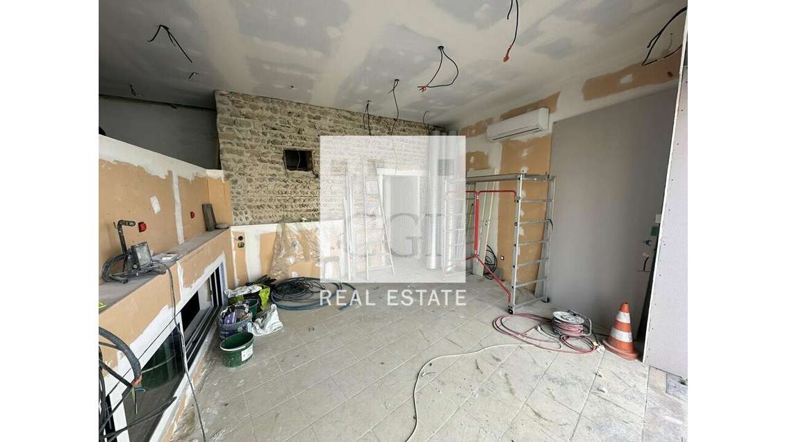 À louer local commercial de 58m² à Caluire