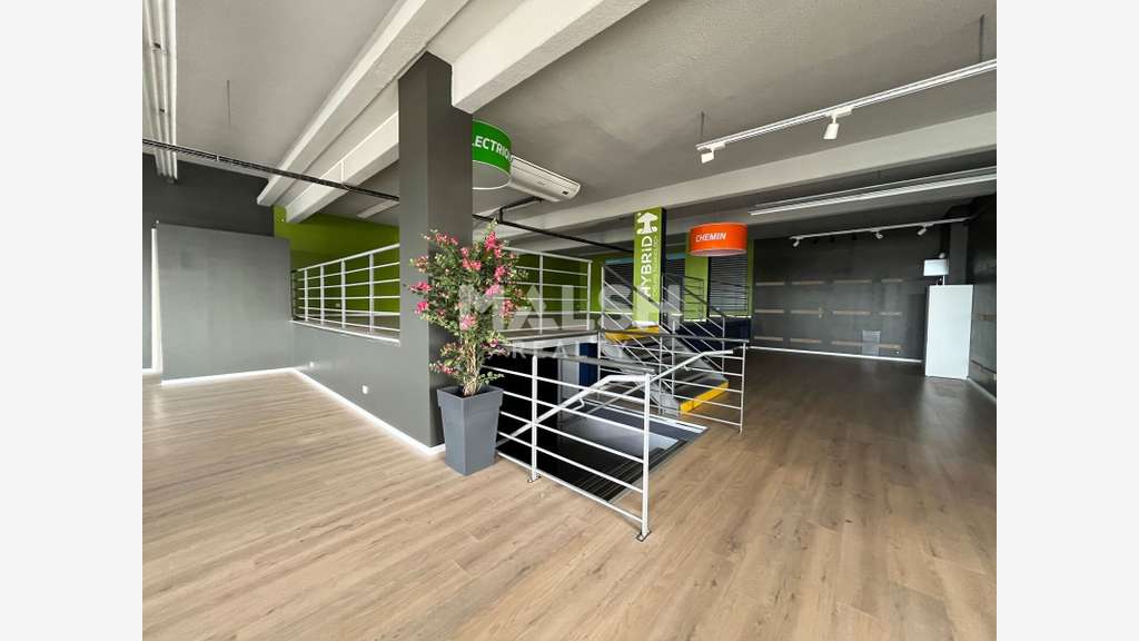 Local commercial 420m² à céder à Caluire-et-Cuire