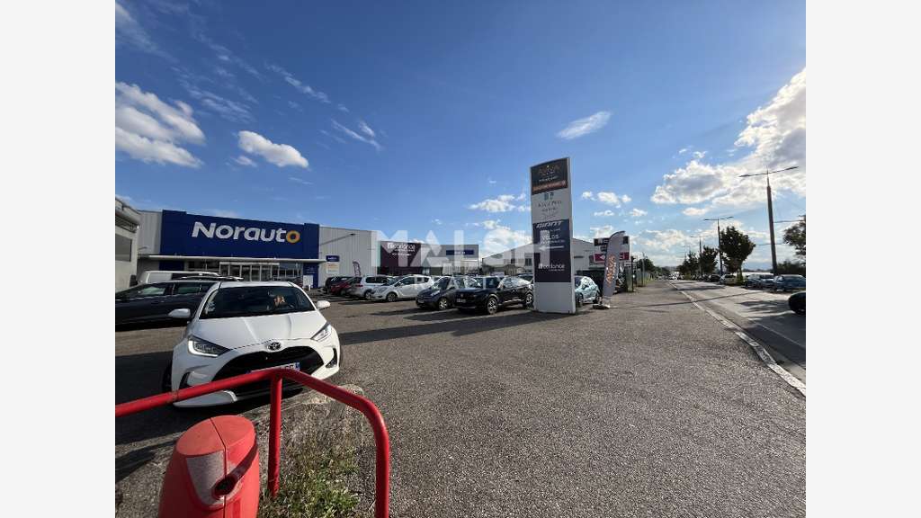 Local commercial 420m² à céder à Caluire-et-Cuire