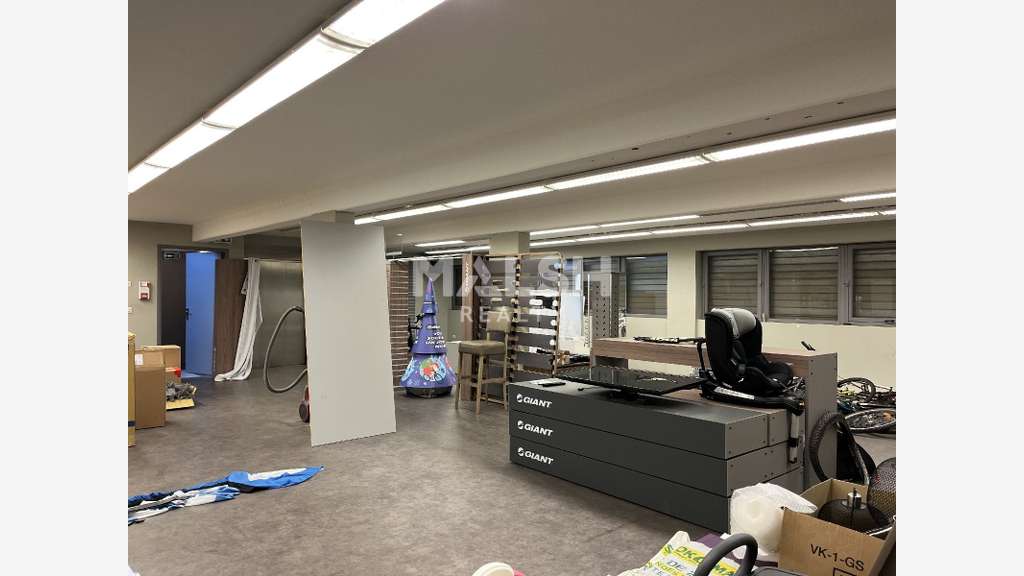 Local commercial 420m² à céder à Caluire-et-Cuire
