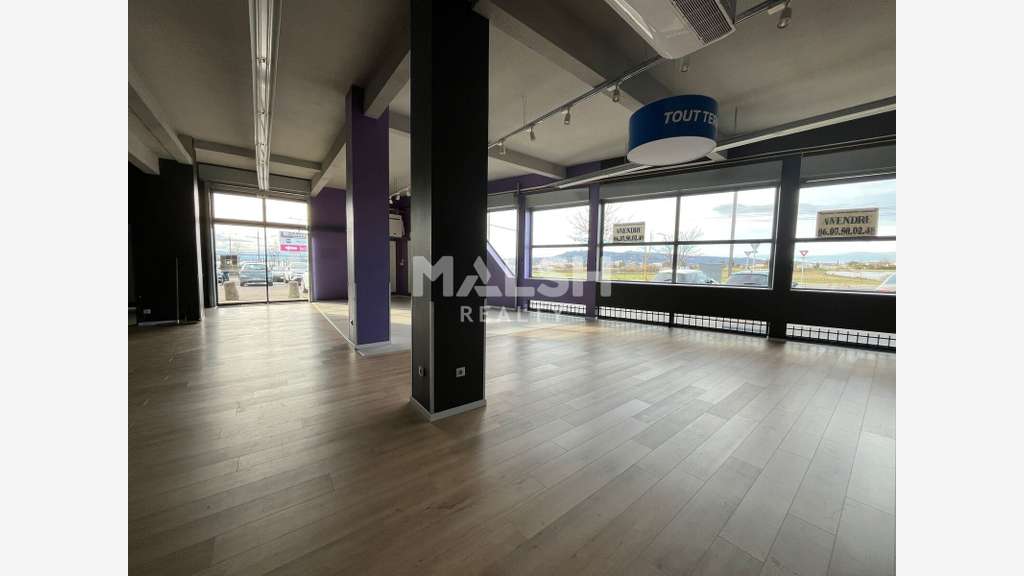Local commercial 420m² à céder à Caluire-et-Cuire