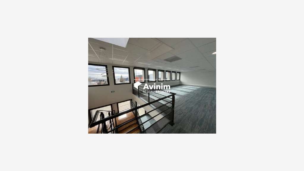 Très beau bâtiment d'activité certifié BREEAM