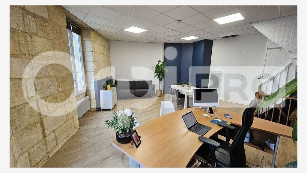 A louer local commercial au centre ville de Cambes
