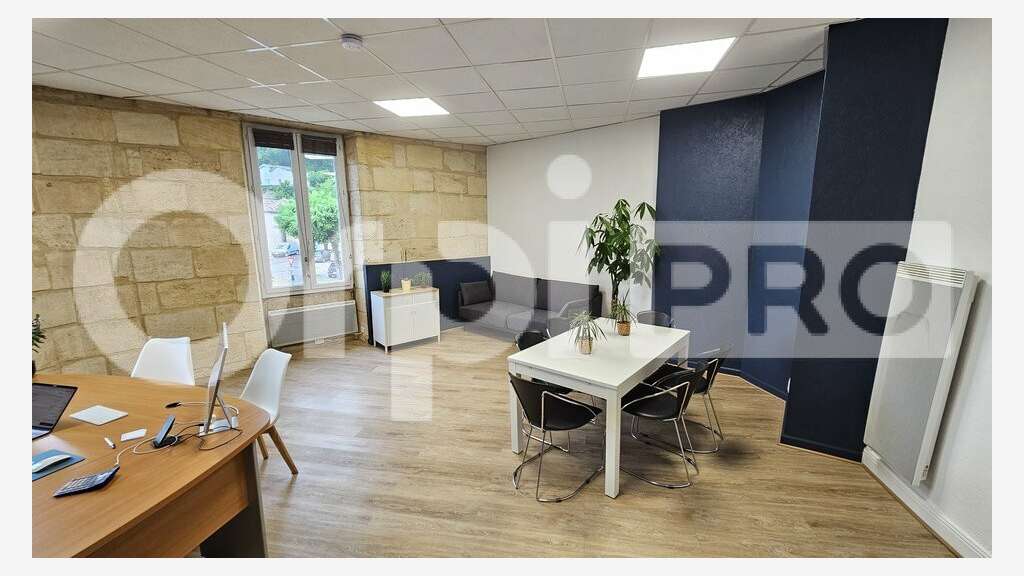 A louer local commercial au centre ville de Cambes