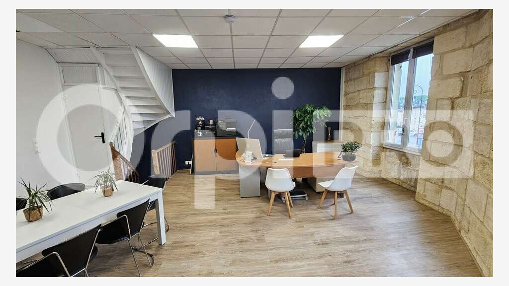 A louer local commercial au centre ville de Cambes