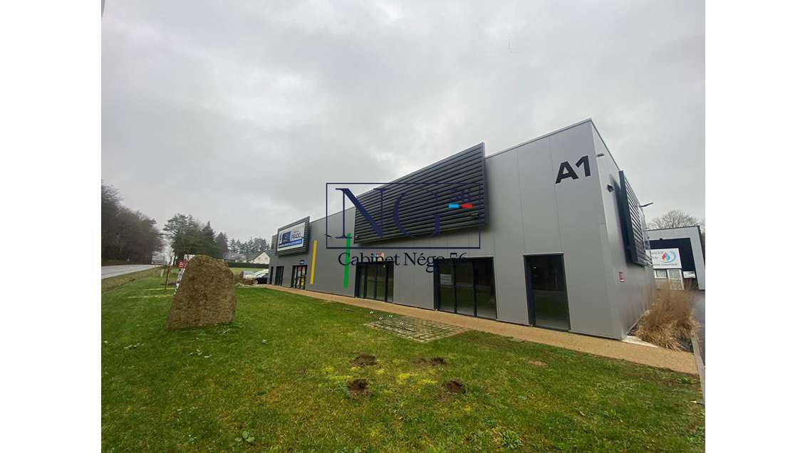 A louer cellule commercial 220m² à Camors