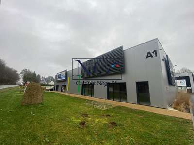 A louer cellule commercial 220m² à Camors