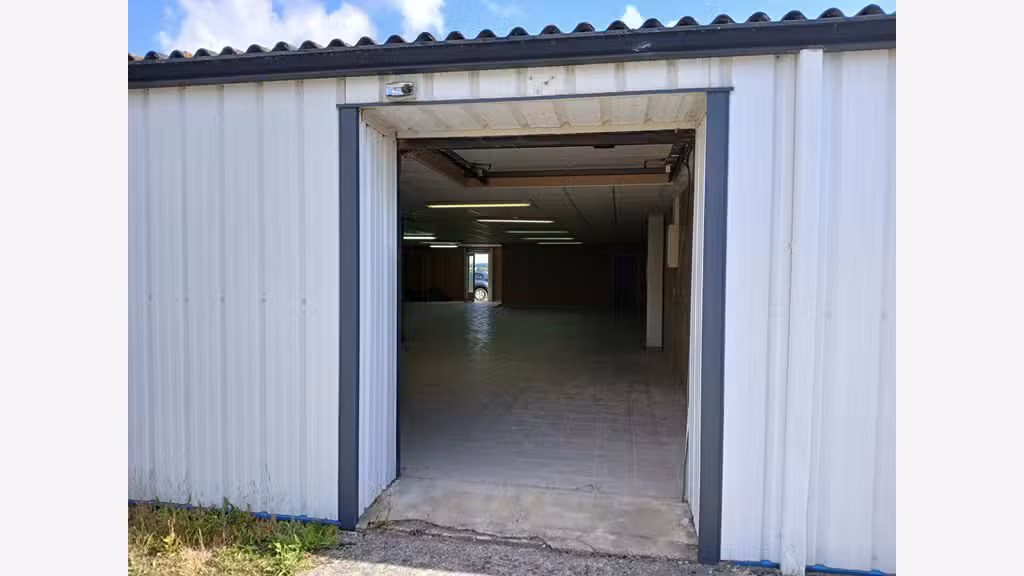 Loue local commercial ou d'activité 315m² à Candé