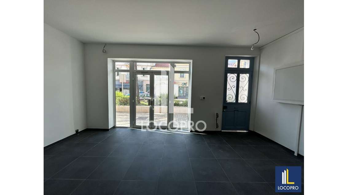 Local à louer 95m² Cannes avenue Francis Tonner