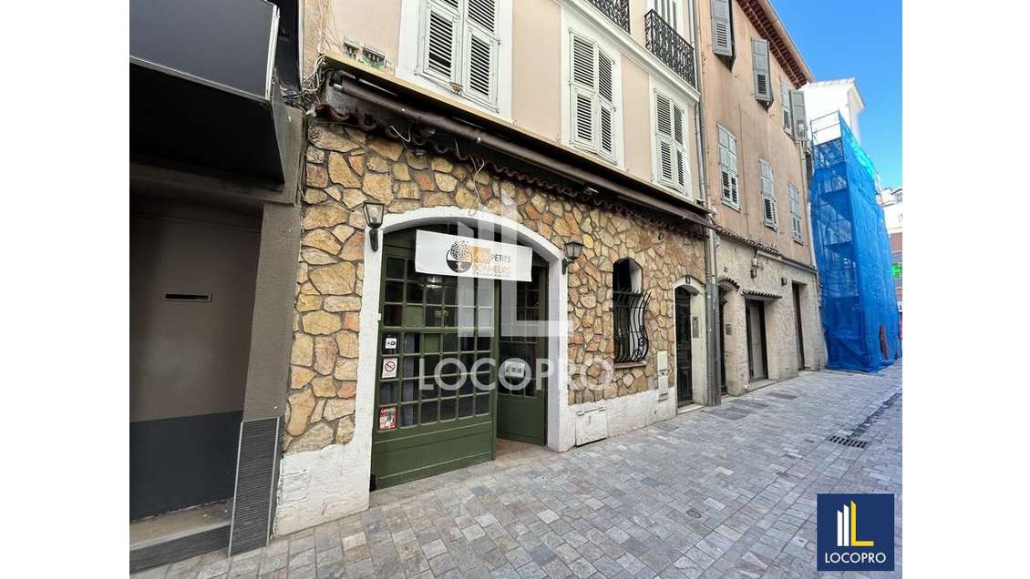 A louer local 76m² rue piétonne à Cannes