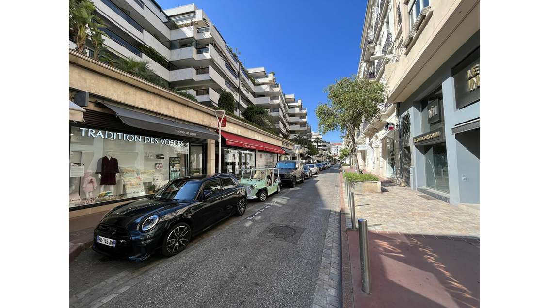 A louer très beaux locaux 179m² à Cannes centre