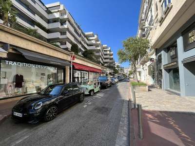 A louer très beaux locaux 179m² à Cannes centre