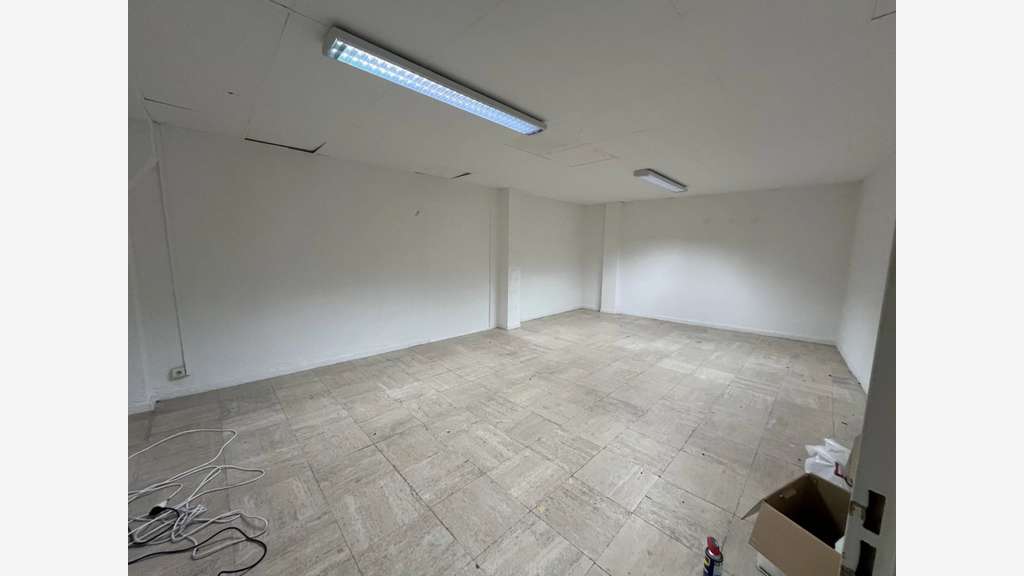 A louer local commercial 155m² axe passant Cannes