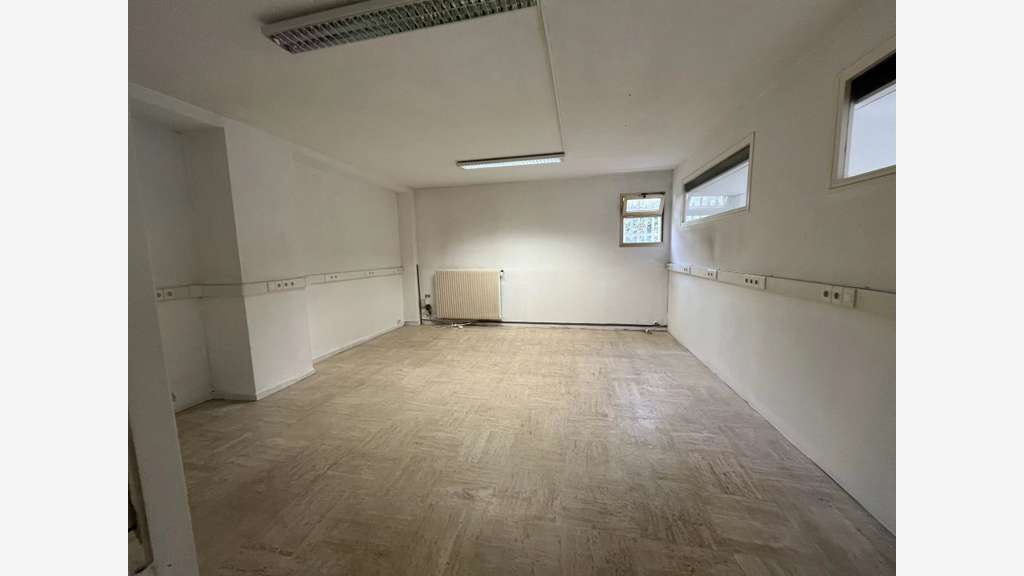 A louer local commercial 155m² axe passant Cannes