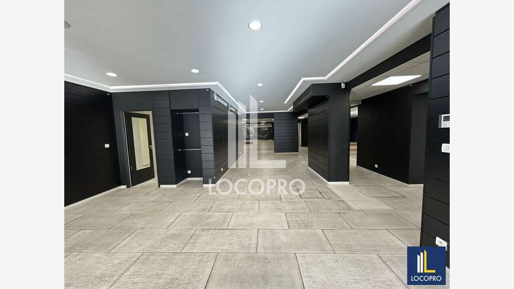 A louer local commercial de 390m² centre Cannes