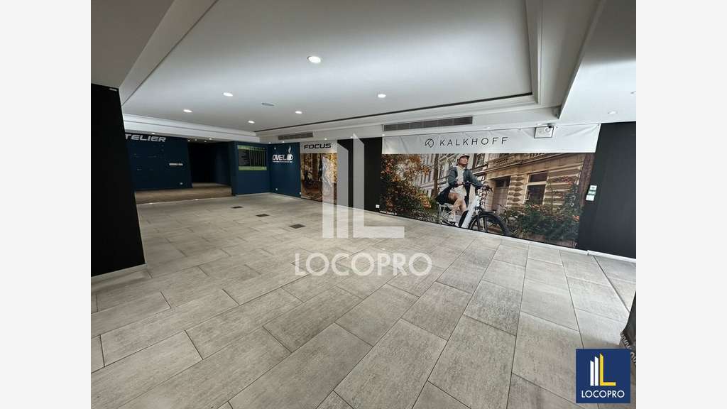 A louer local commercial de 390m² centre Cannes