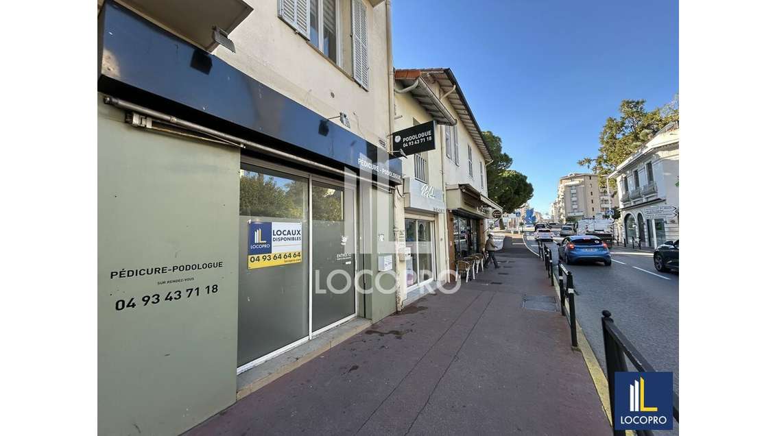 Loue local commercial 30m² Cannes Maréchal Juin