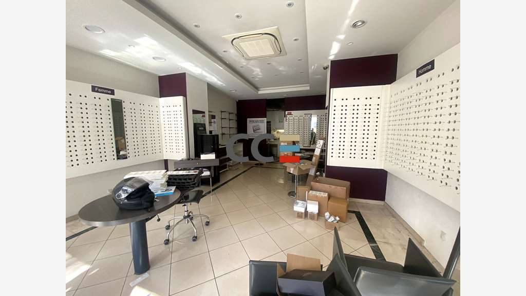A louer local commercial 54m² Cannes La Bocca
