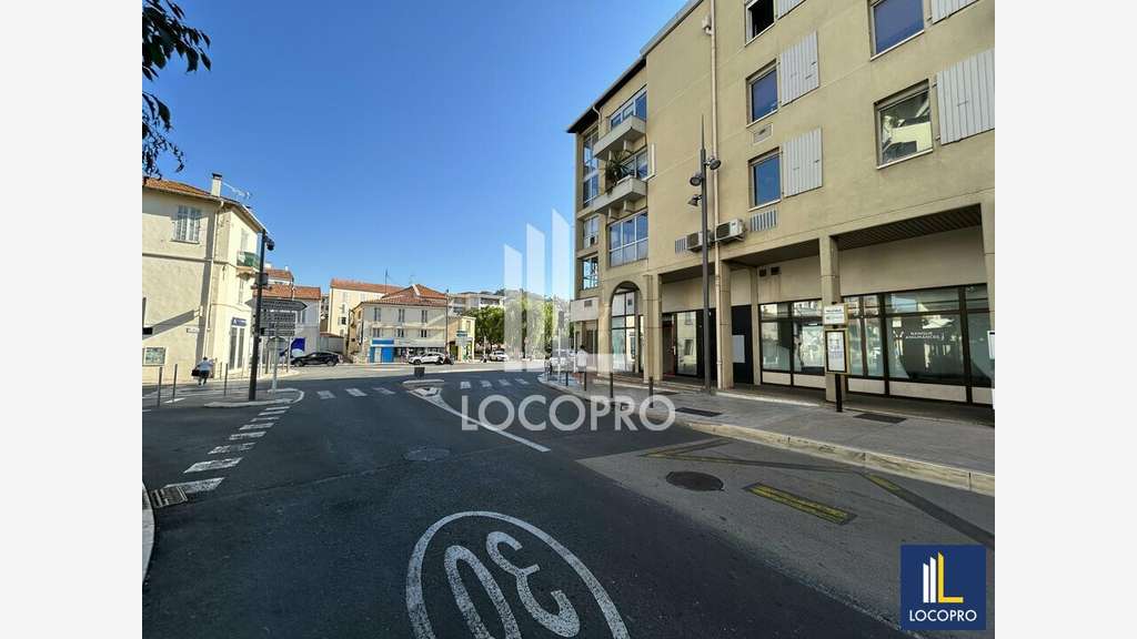 Location local commercial 125m² à Cannes La Bocca