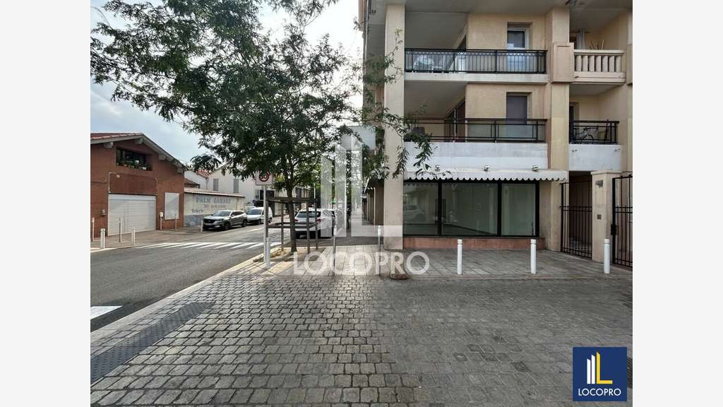 Loue local commercial de 81m² à Cannes la Bocca