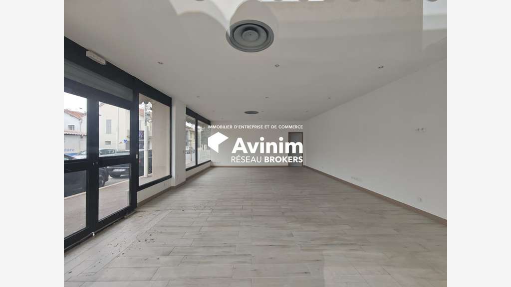Local en angle 81m2 - Location pure