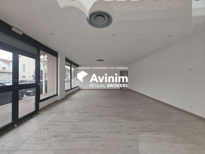 Local en angle 81m2 - Location pure