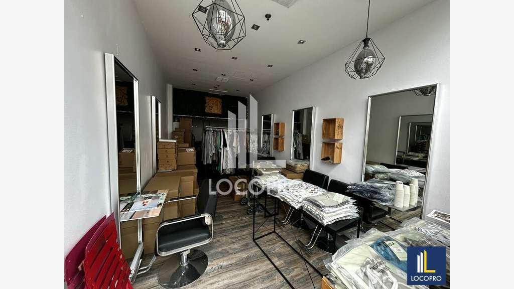 A louer local commercial de 35m² à Cannes Banane