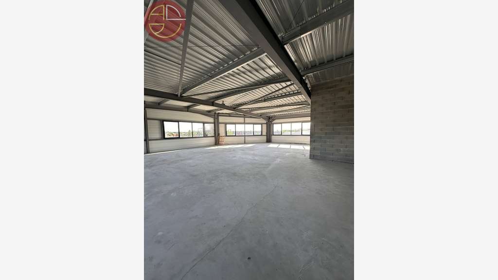 A louer local commercial 397m² à Carbonne Sud