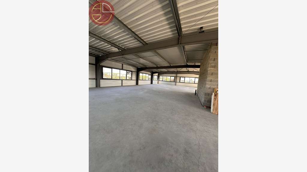 A louer local commercial 397m² à Carbonne Sud