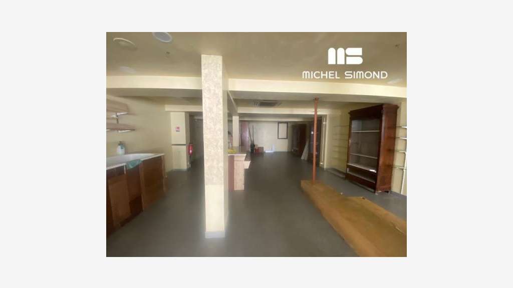 A louer boutique de 190m² en angle à Carcassonne