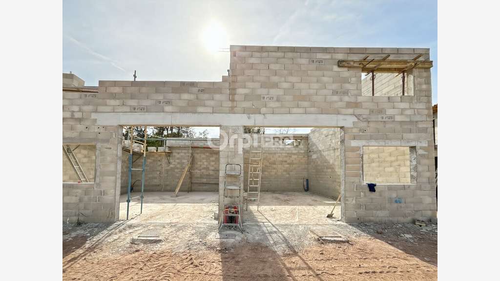 Local neuf à louer 50m² à Carnoules quartier Bron 