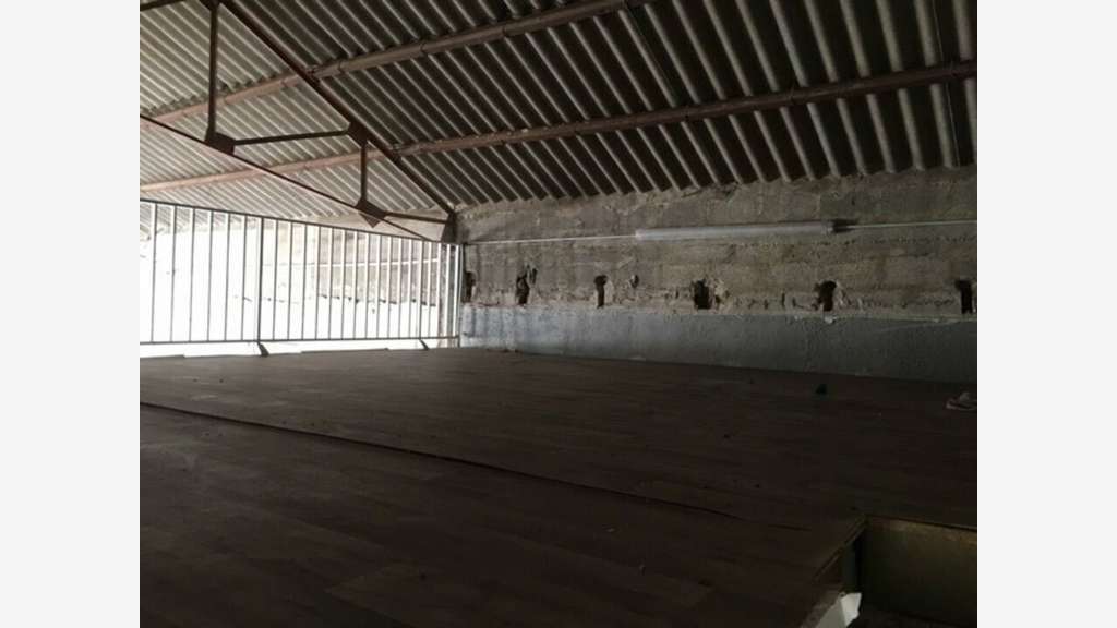 Local 180m² à louer à Carnoux ZI Grand Mussuguet