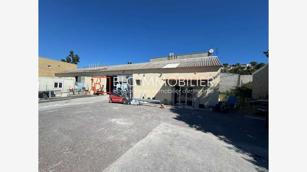 Local 180m² à louer à Carnoux ZI Grand Mussuguet