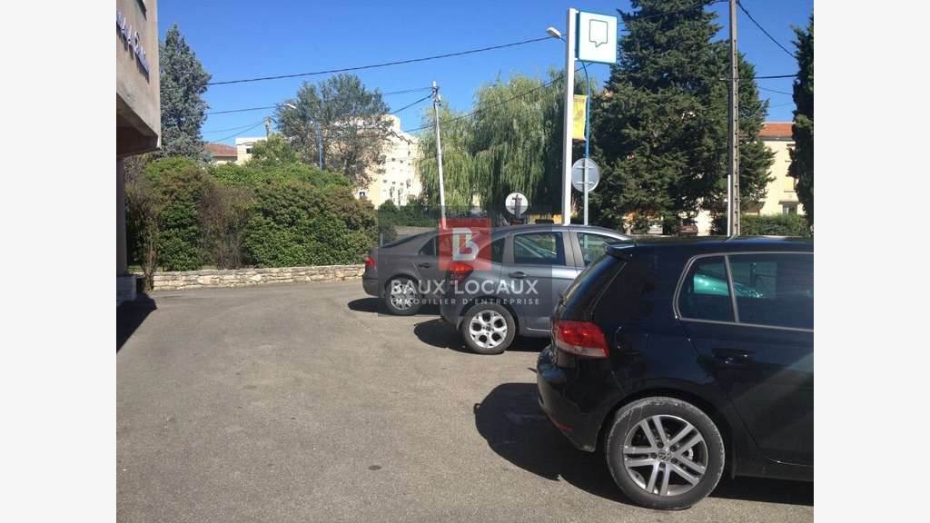 Local 120m² à louer sur axe passant à Carpentras
