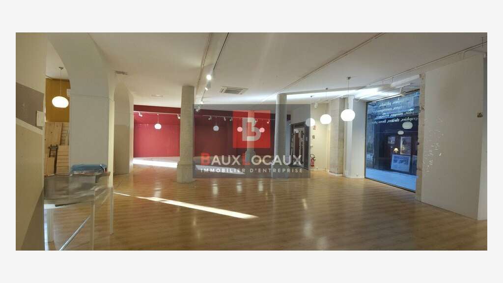 Local commercial 288m² à louer à Carpentras 