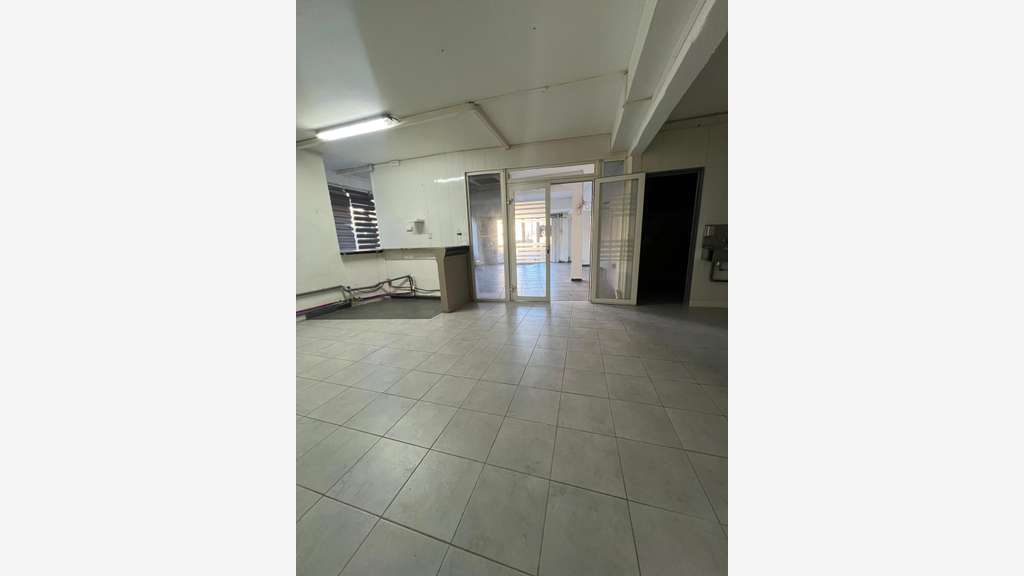 Local commercial 120m² à louer à Carpentras