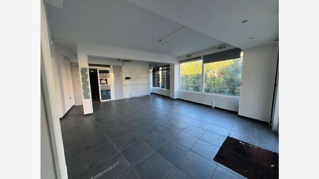 Local commercial 120m² à louer à Carpentras