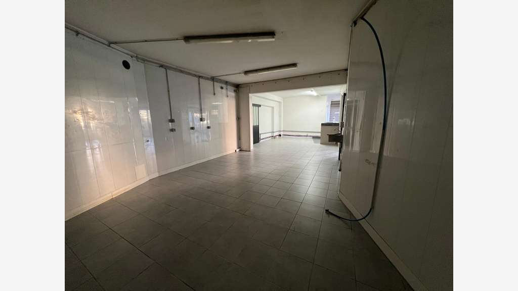 Local commercial 120m² à louer à Carpentras