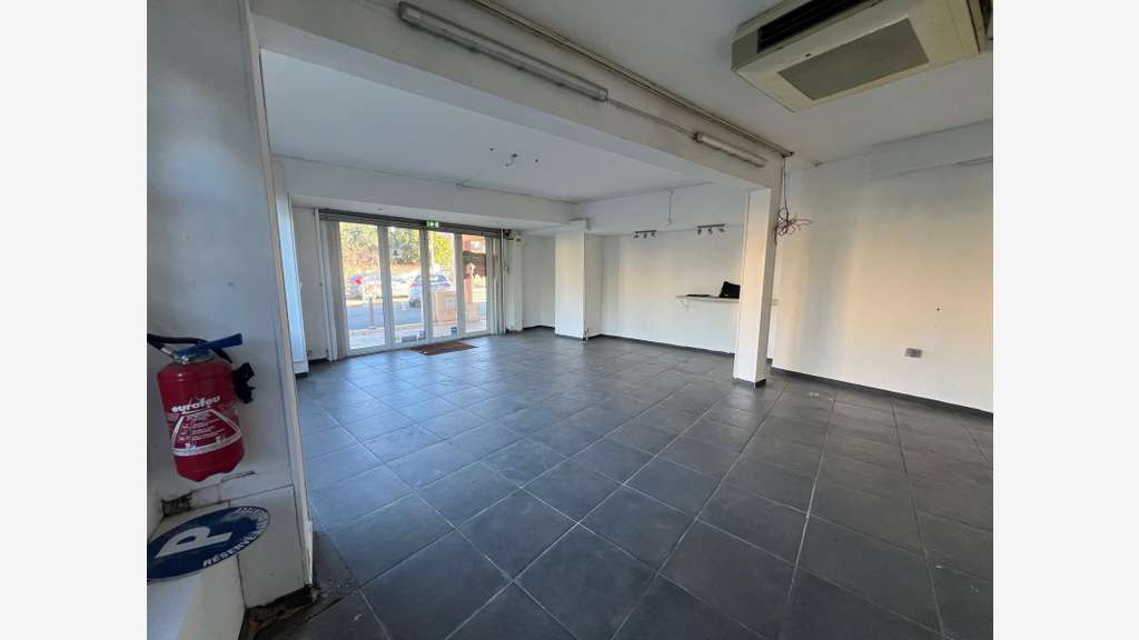 Local commercial 120m² à louer à Carpentras