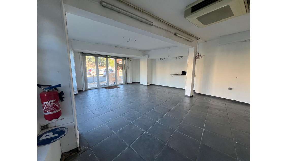 LOCAL COMMERCIAL 120m² à louer Carpentras