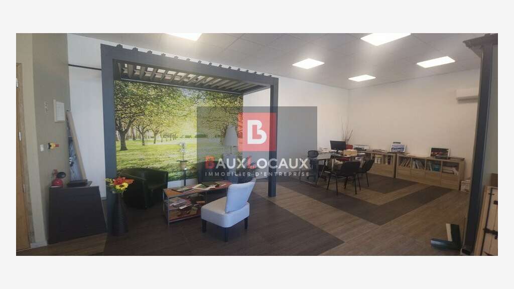 Beau local commercial 90m² à louer à Carpentras