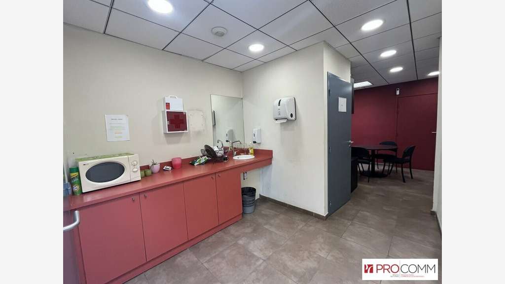 A louer local commercial de 165m² à Carpentras