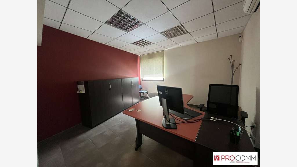 A louer local commercial de 165m² à Carpentras