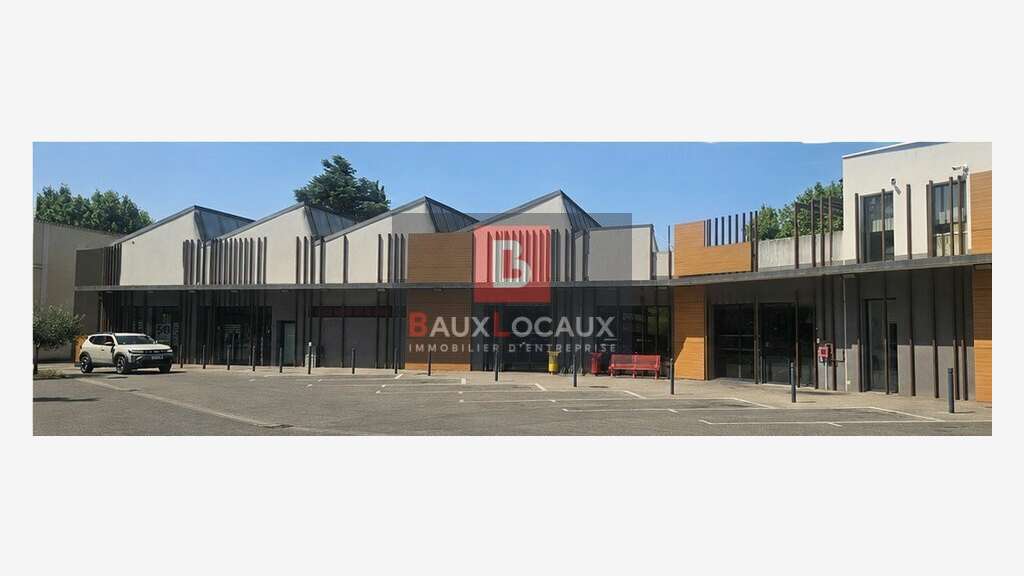 Local commercial 150m² à louer ZAC Carpentras