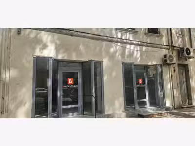 Local commercial de 65m² à louer à Carpentras