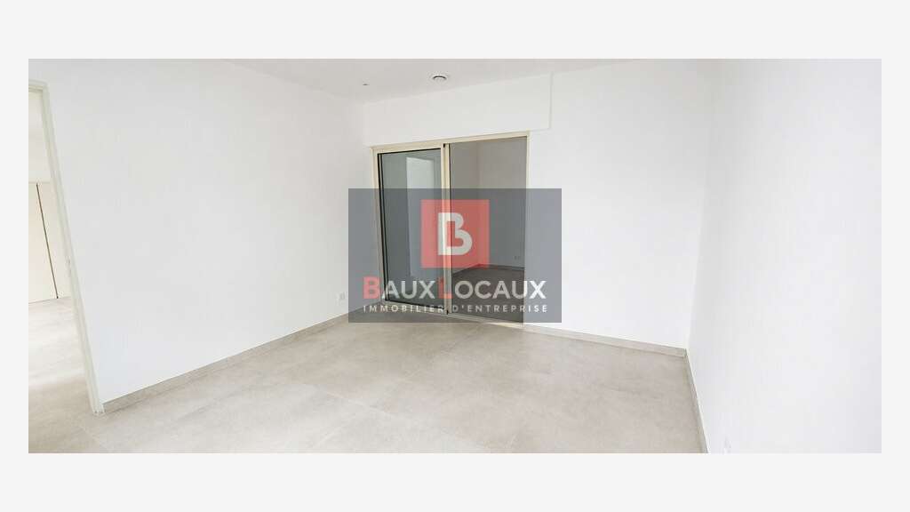 Local commercial de 65m² à louer à Carpentras