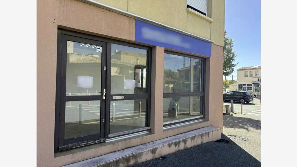 CARPENTRAS - LOCAL COMMERCIAL à louer