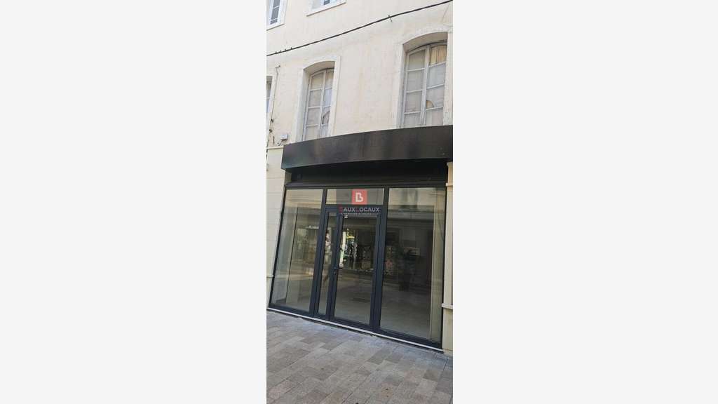 Local commercial de 140m² à louer à Carpentras