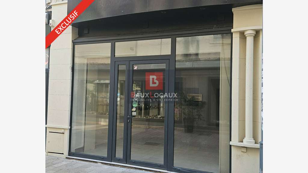 Local commercial de 140m² à louer à Carpentras