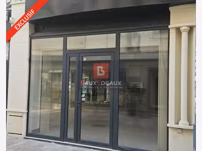 Local commercial de 140m² à louer à Carpentras